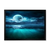 Dizajnerski crtež Romantični mjesec i oblaci nad dubokim plavim morem u moru u morskom i obalnom okviru